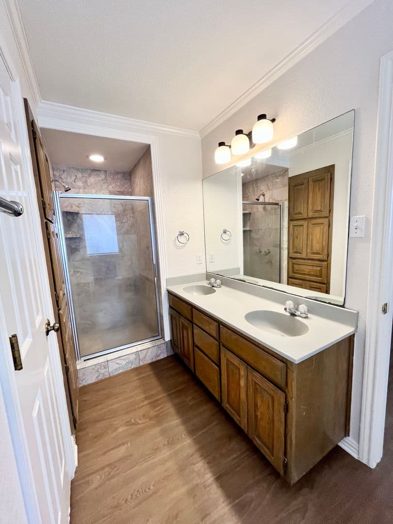 Arlington House: 6105 Paradise Drive