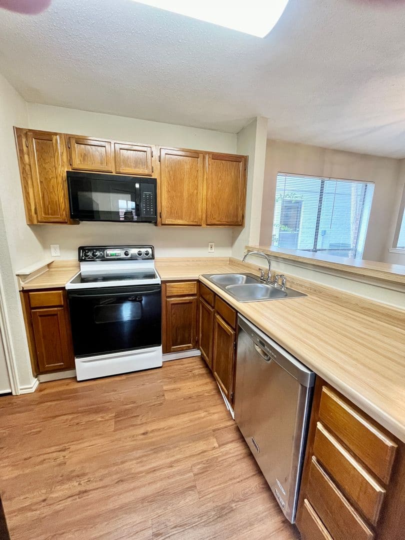 Arlington House: 5531 Whisper Glen Drive