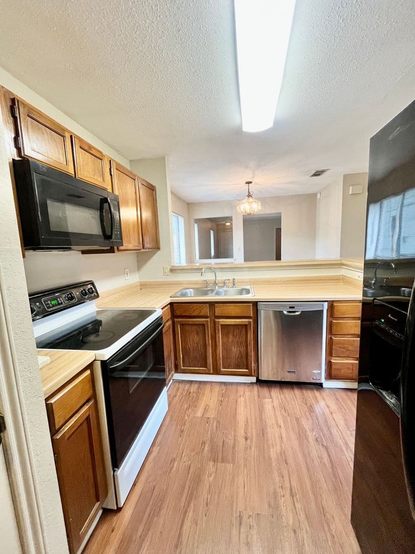 Arlington House: 5531 Whisper Glen Drive