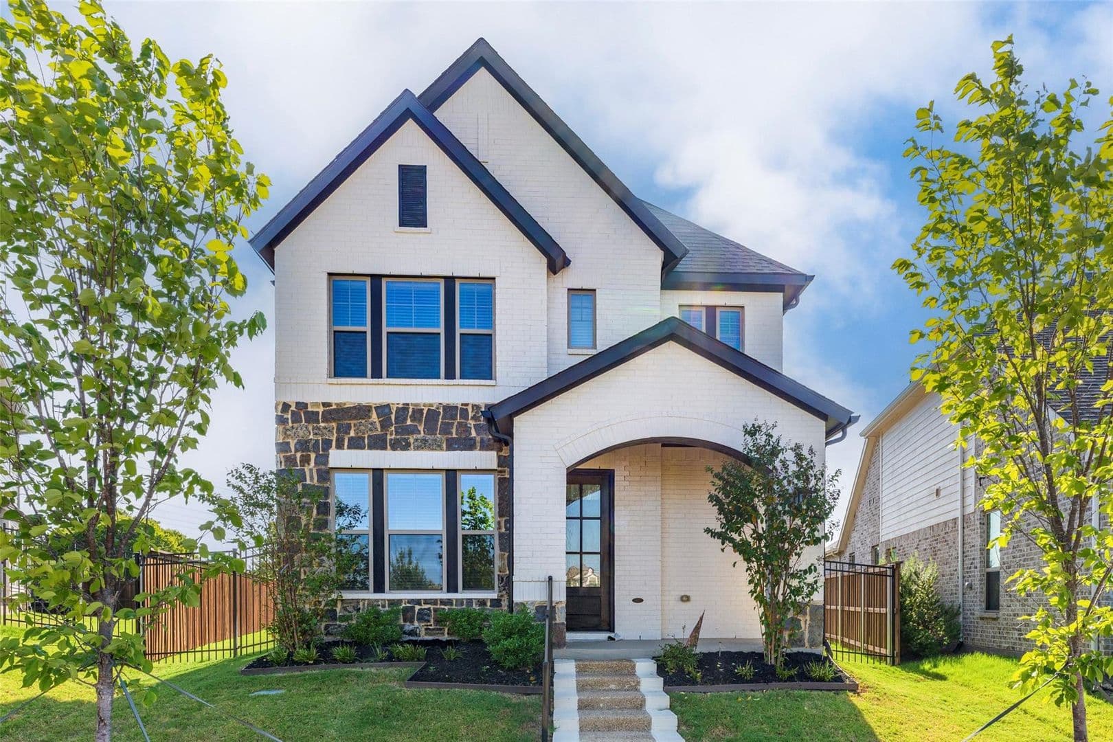 Crowley House: 905 Carnation Drive