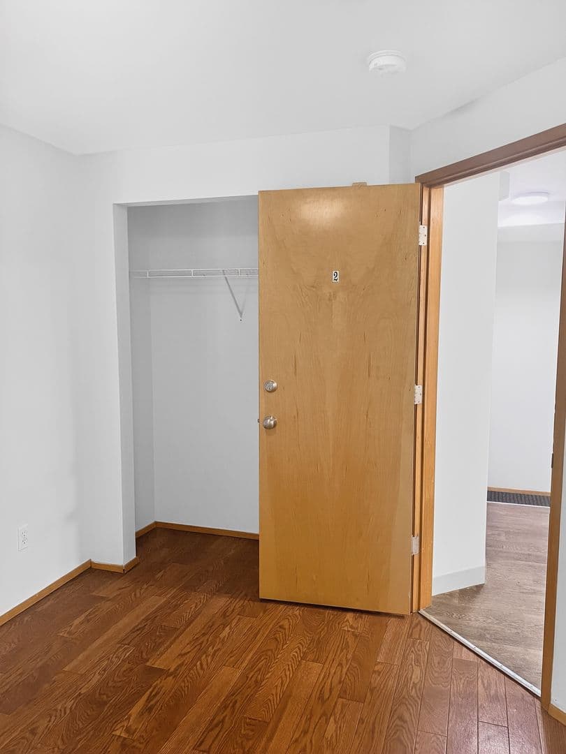 Seattle Apartment: 4245 8th Ave NE #B