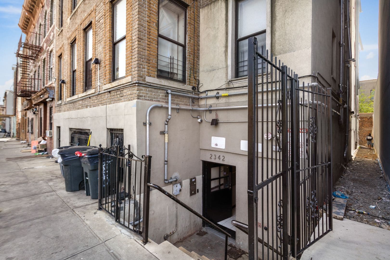 Brooklyn Apartment: 2342 Atlantic Avenue