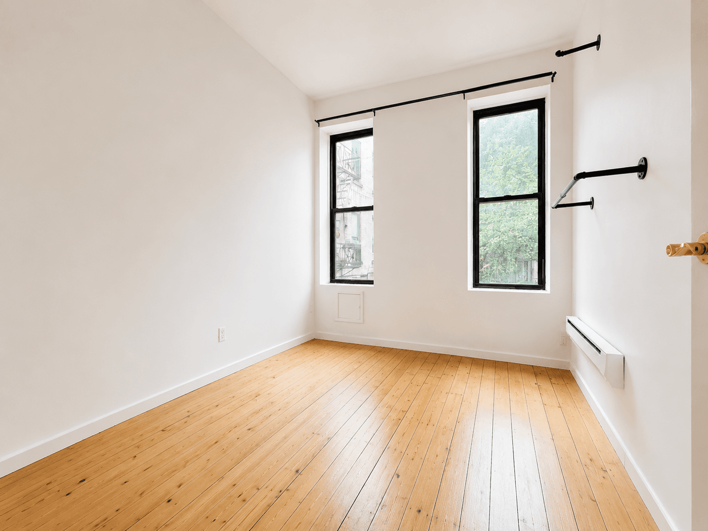 Bronx Apartment: 3217 Pearsall Ave, Bronx, NY 10469