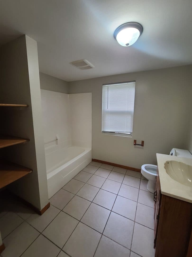 Urbana Apartment: 809 East Park Street