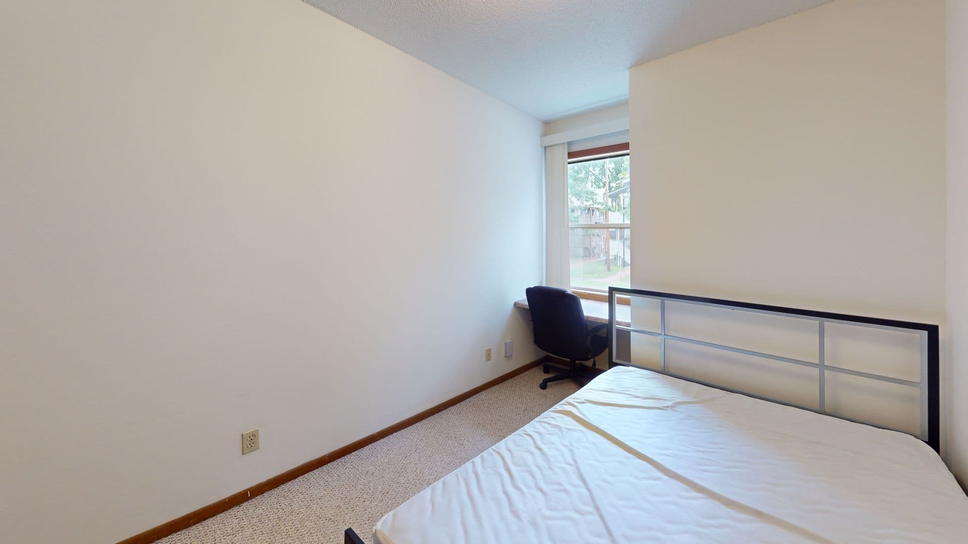 Urbana Apartment: 1003 W Stoughton Street
