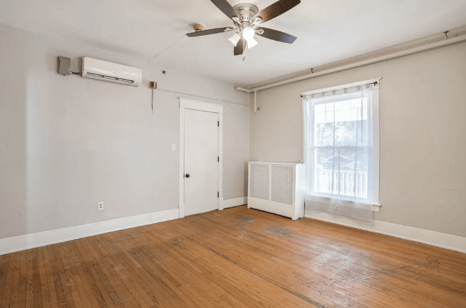 Champaign House: 506 E Church St