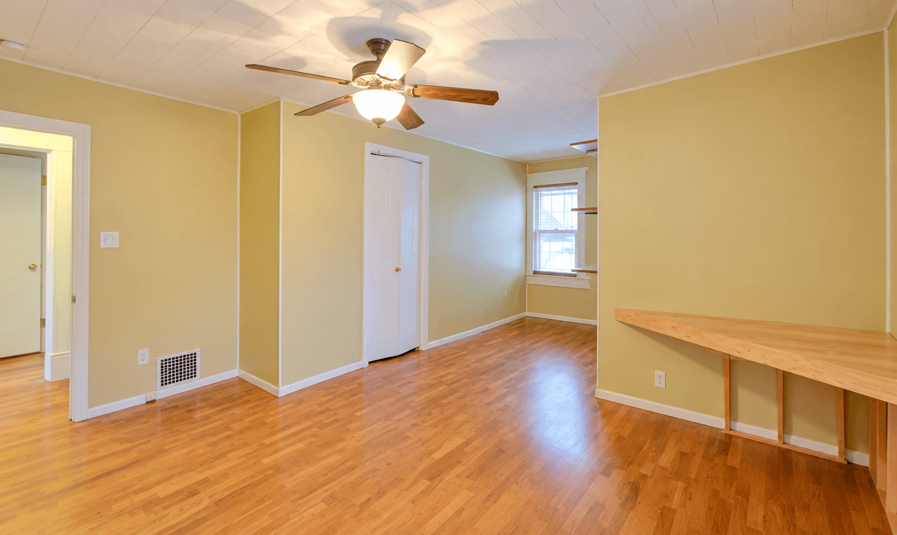 Urbana Apartment: 606 West Iowa Street