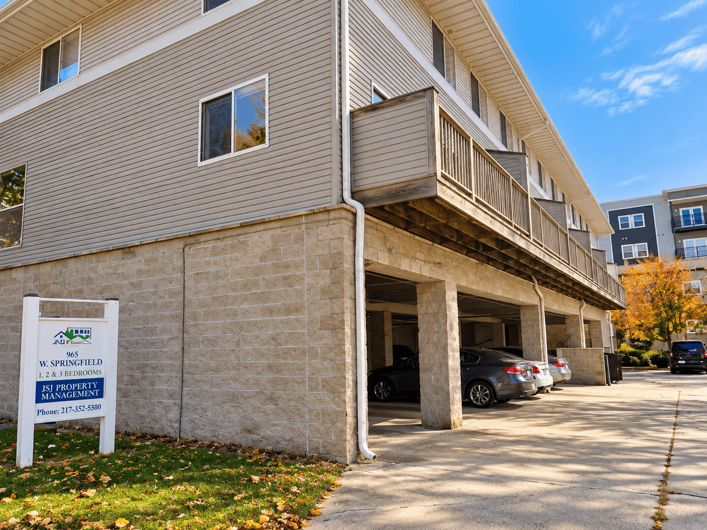 Urbana Apartment: 905 West Springfield Avenue