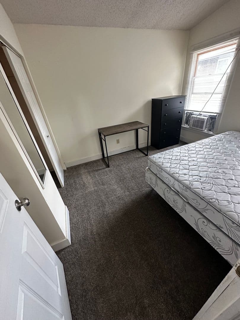 Urbana Apartment: 610 West Elm Street