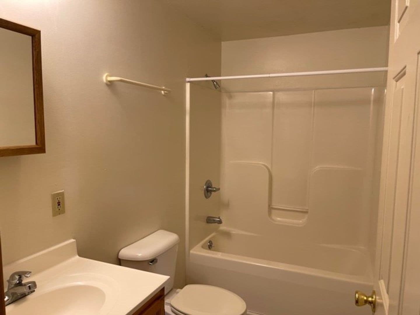 Urbana Apartment: 606 1/2 West Elm Street