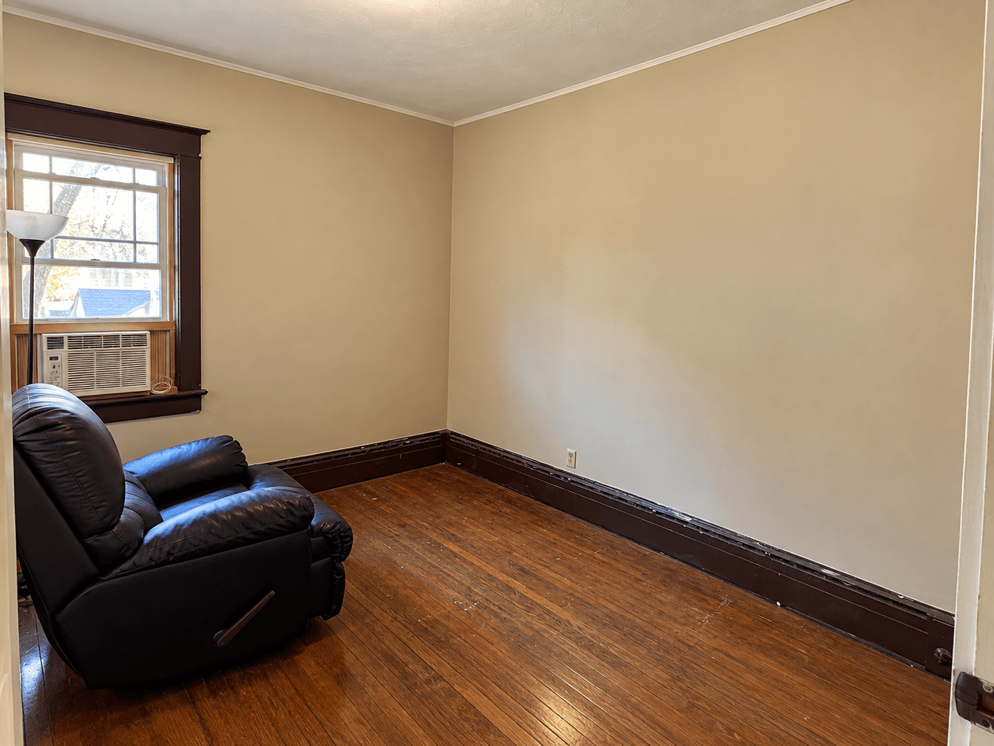 Urbana Apartment: 205 North Busey Avenue