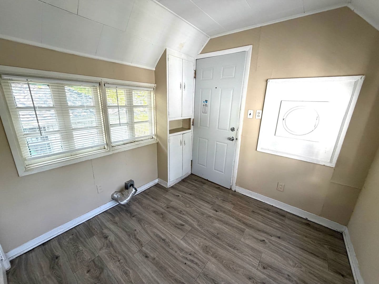 Urbana Apartment: 904 S. Webber