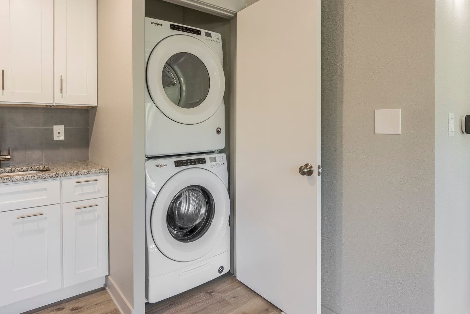 Charleston Apartment: 2204 9th Street