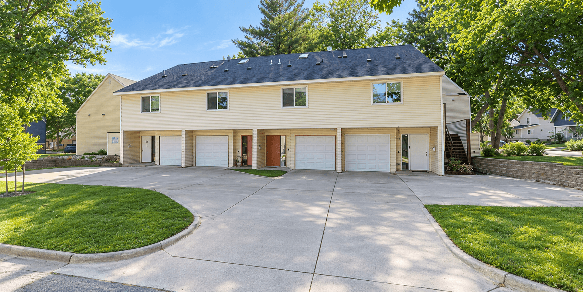 Urbana Apartment: 109 North Busey Avenue