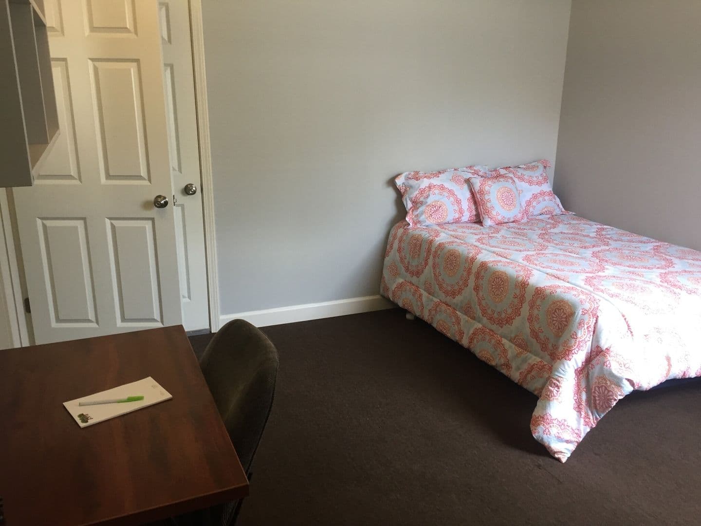 Champaign Apartment: 512 East Stoughton Street