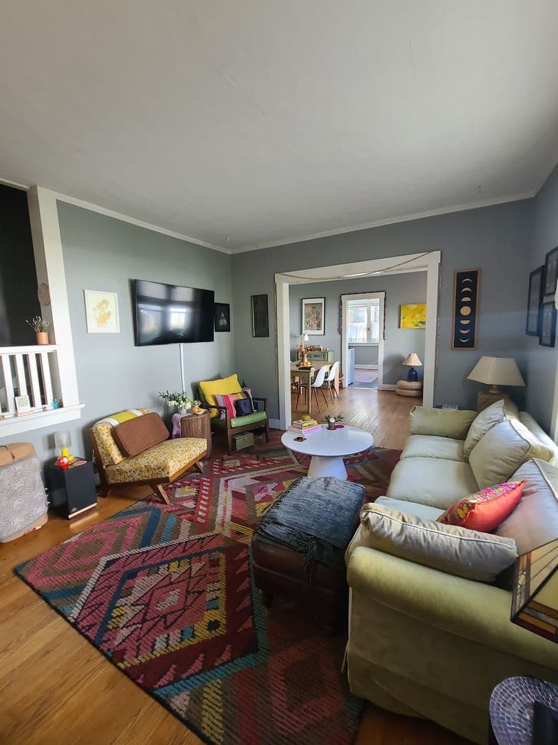 Champaign House: 609 S Prairie Ave