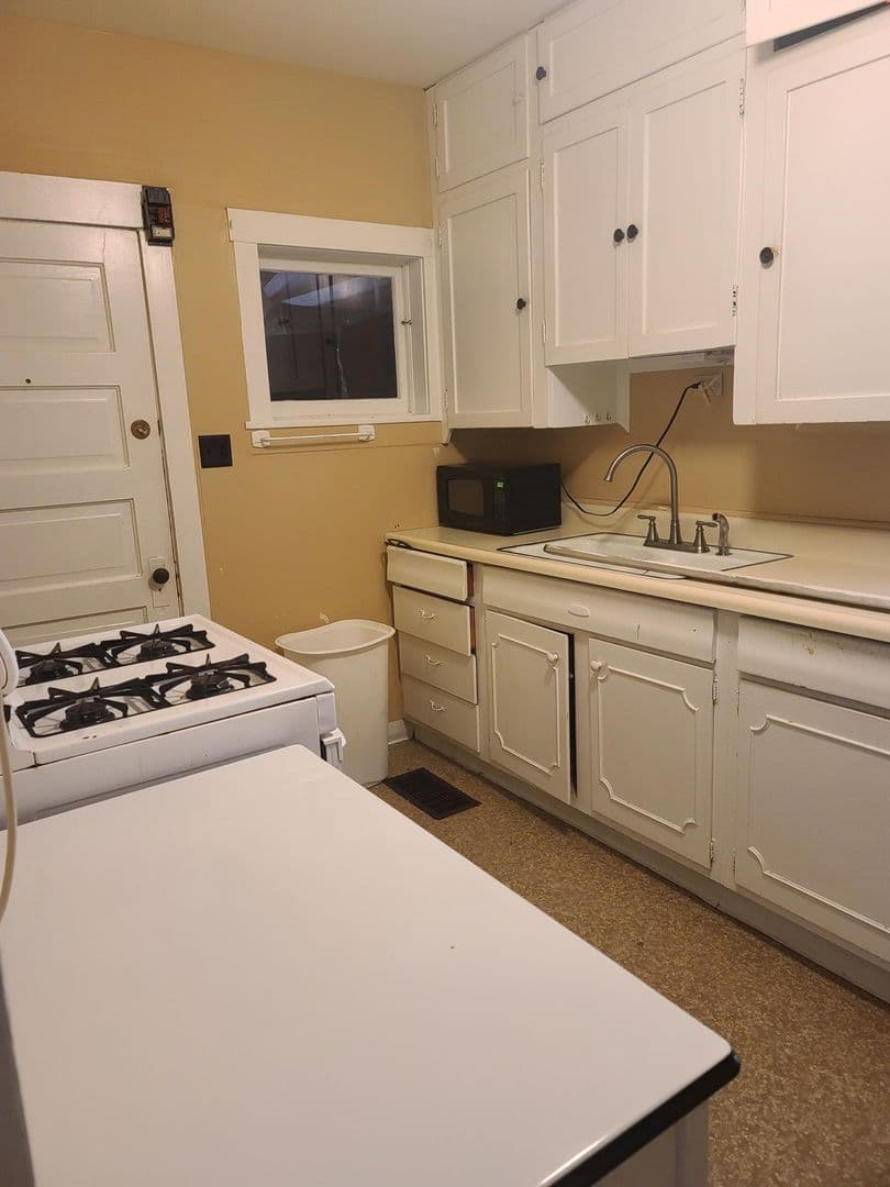 Urbana Apartment: 703 West High Street