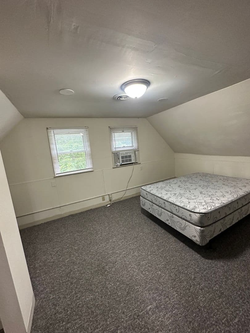 Urbana Apartment: 610 West Elm Street