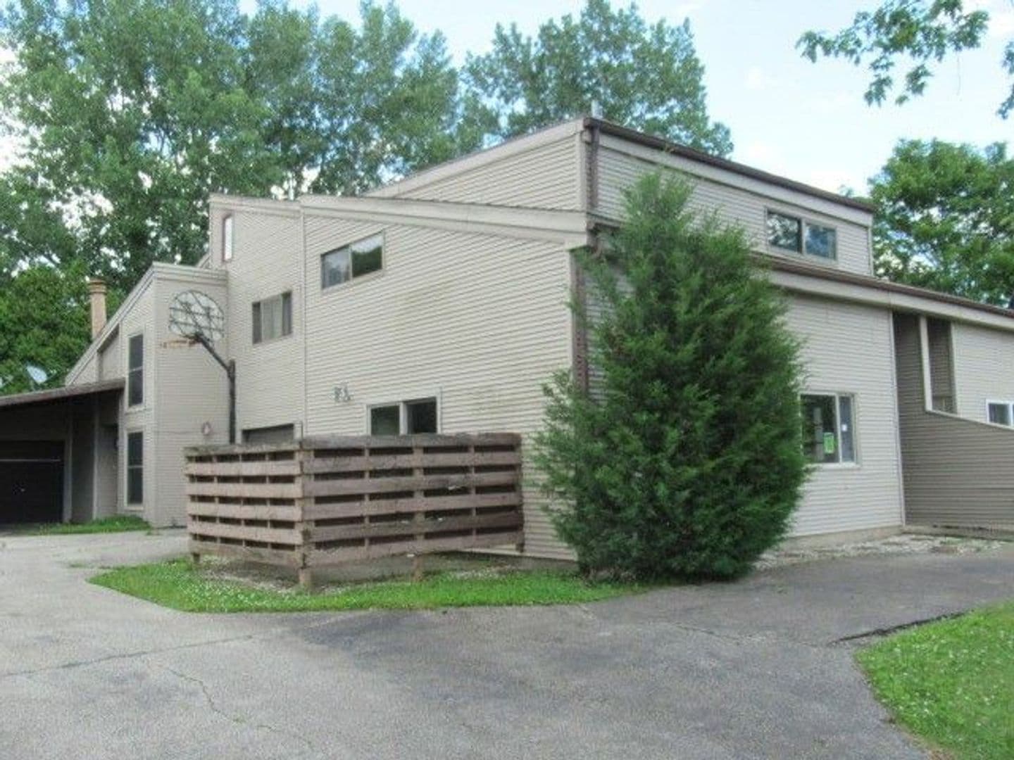 Savoy House: 902 Hartwell Drive #A