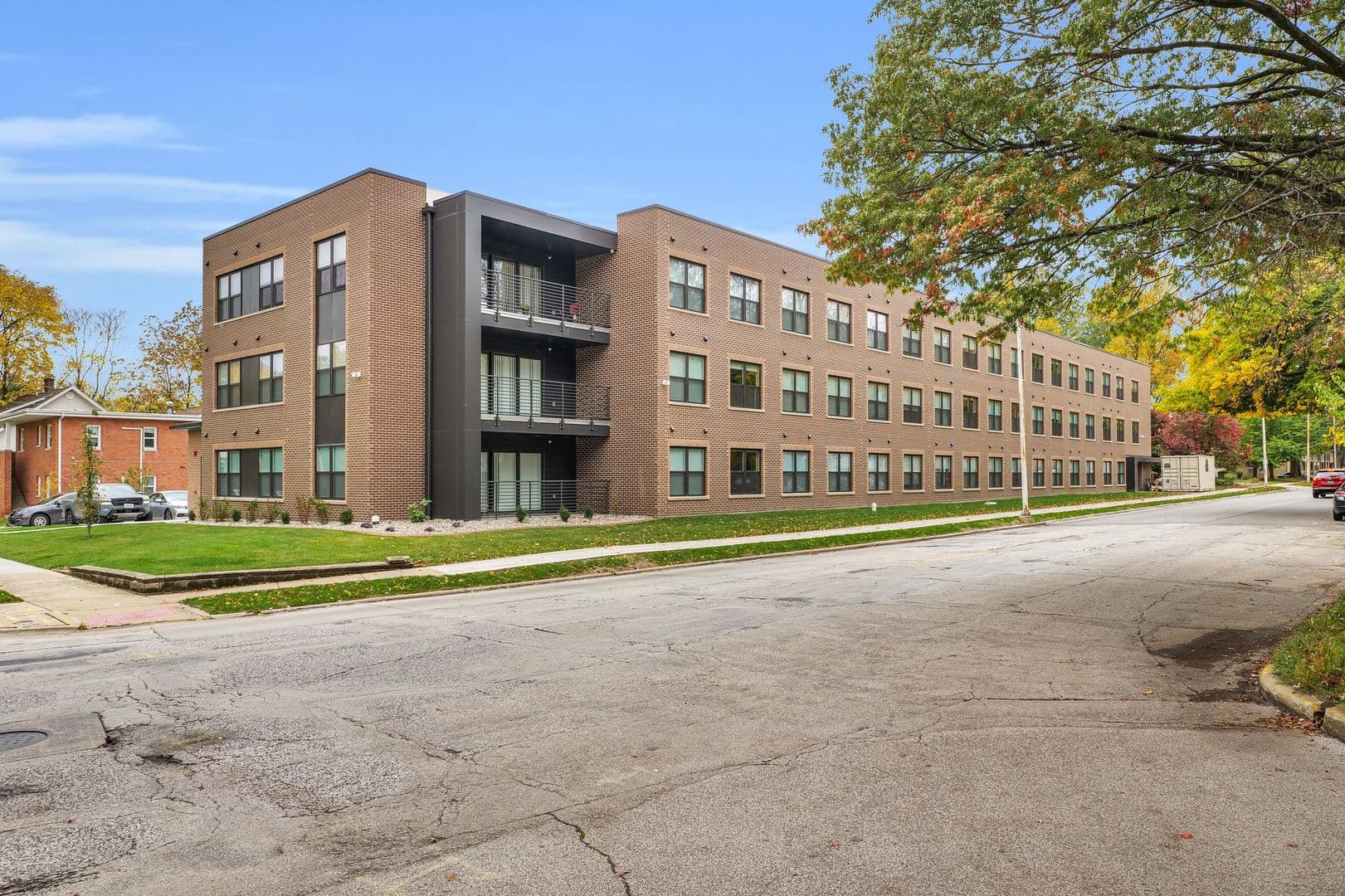 Urbana Apartment: 707 W Springfield Avenue