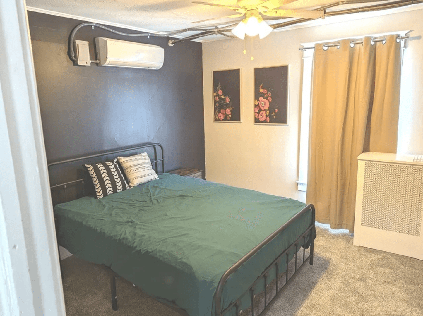Champaign House: 506 E Church St