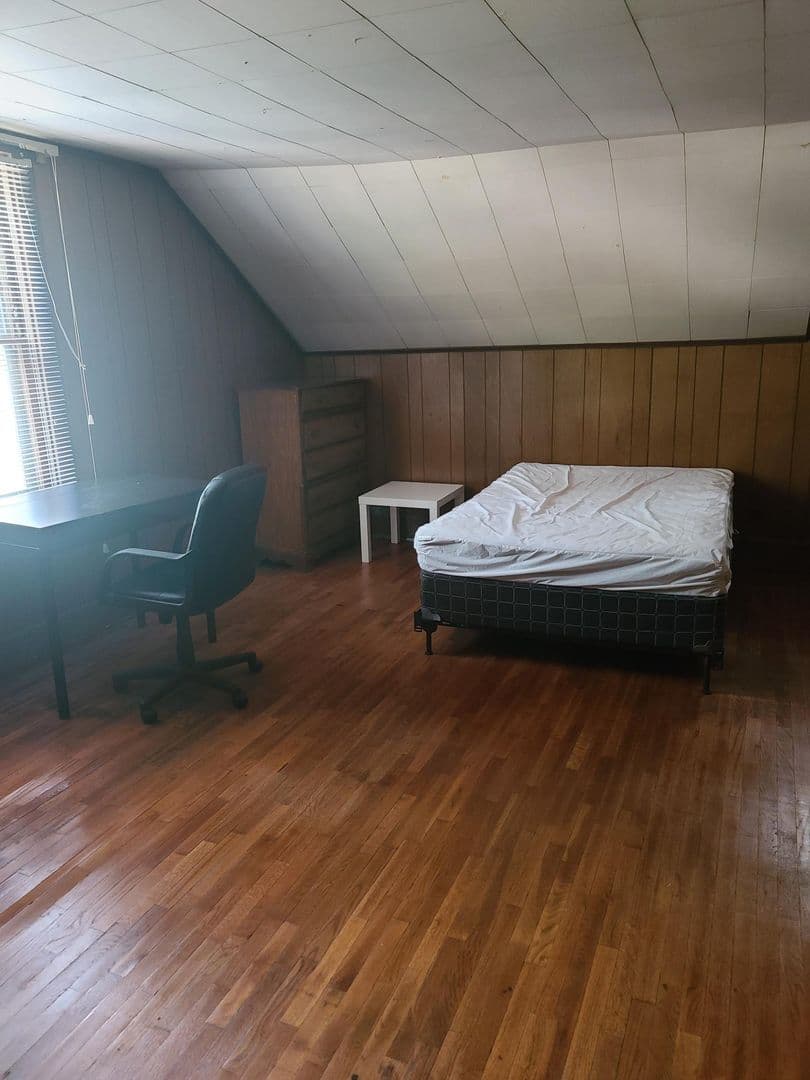 Urbana Apartment: 703 West High Street
