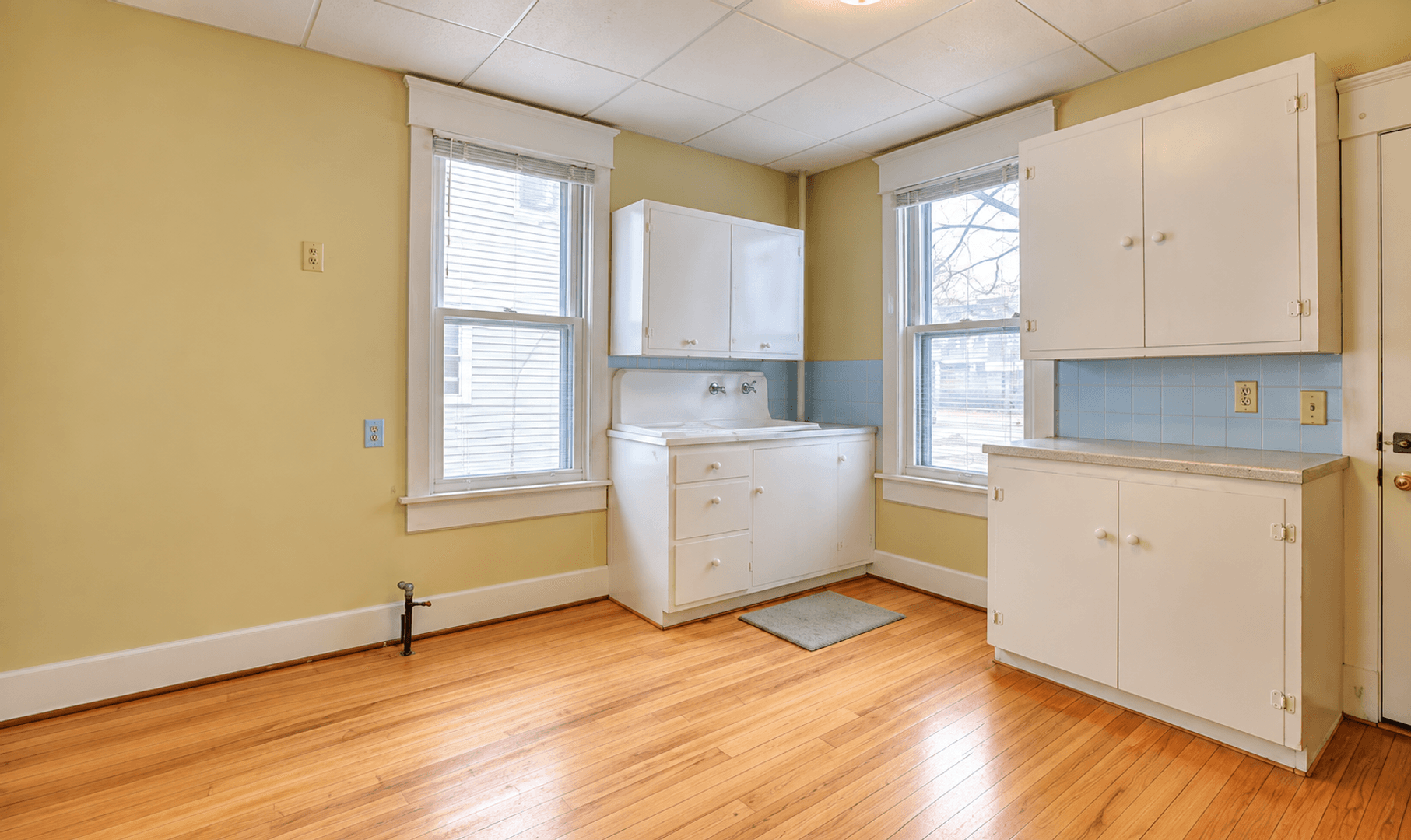 Urbana Apartment: 606 West Iowa Street