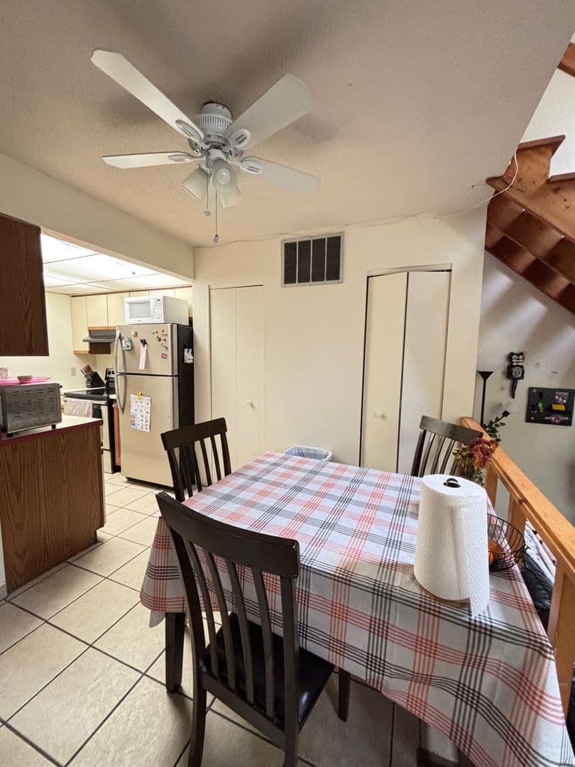 Urbana Apartment: 109 North Busey Avenue