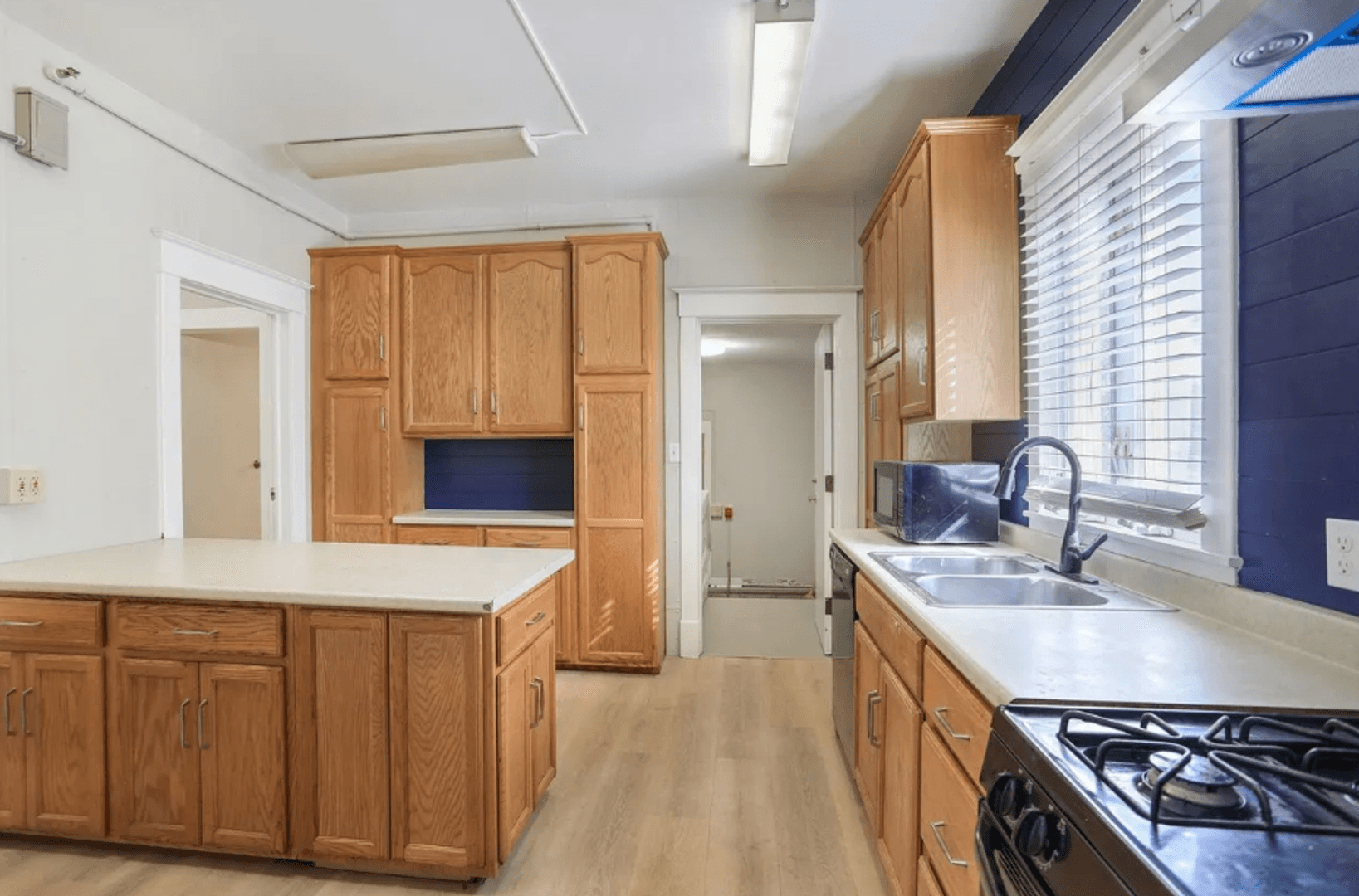 Champaign House: 506 E Church St