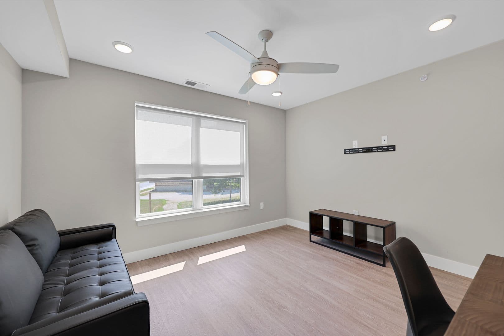 Urbana Apartment: 707 W Springfield Avenue