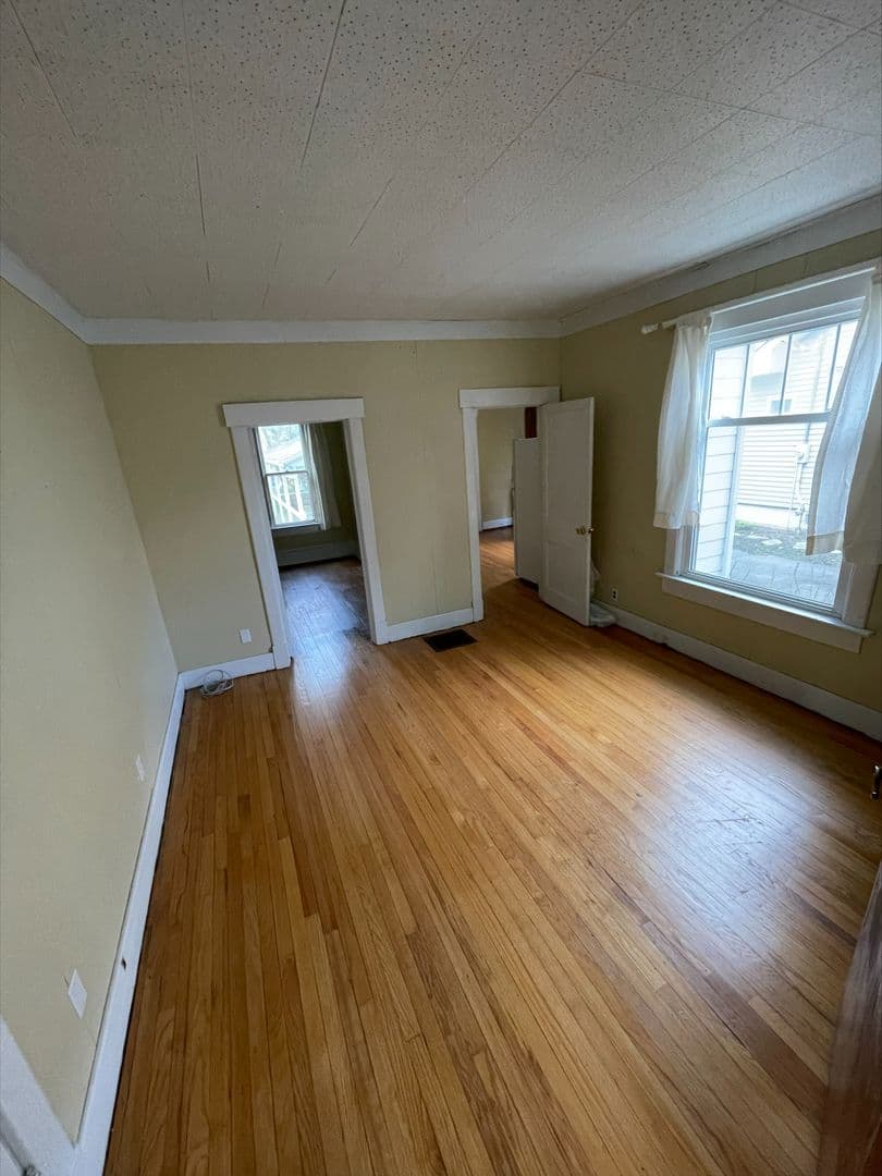 Urbana Apartment: 606 West Iowa Street