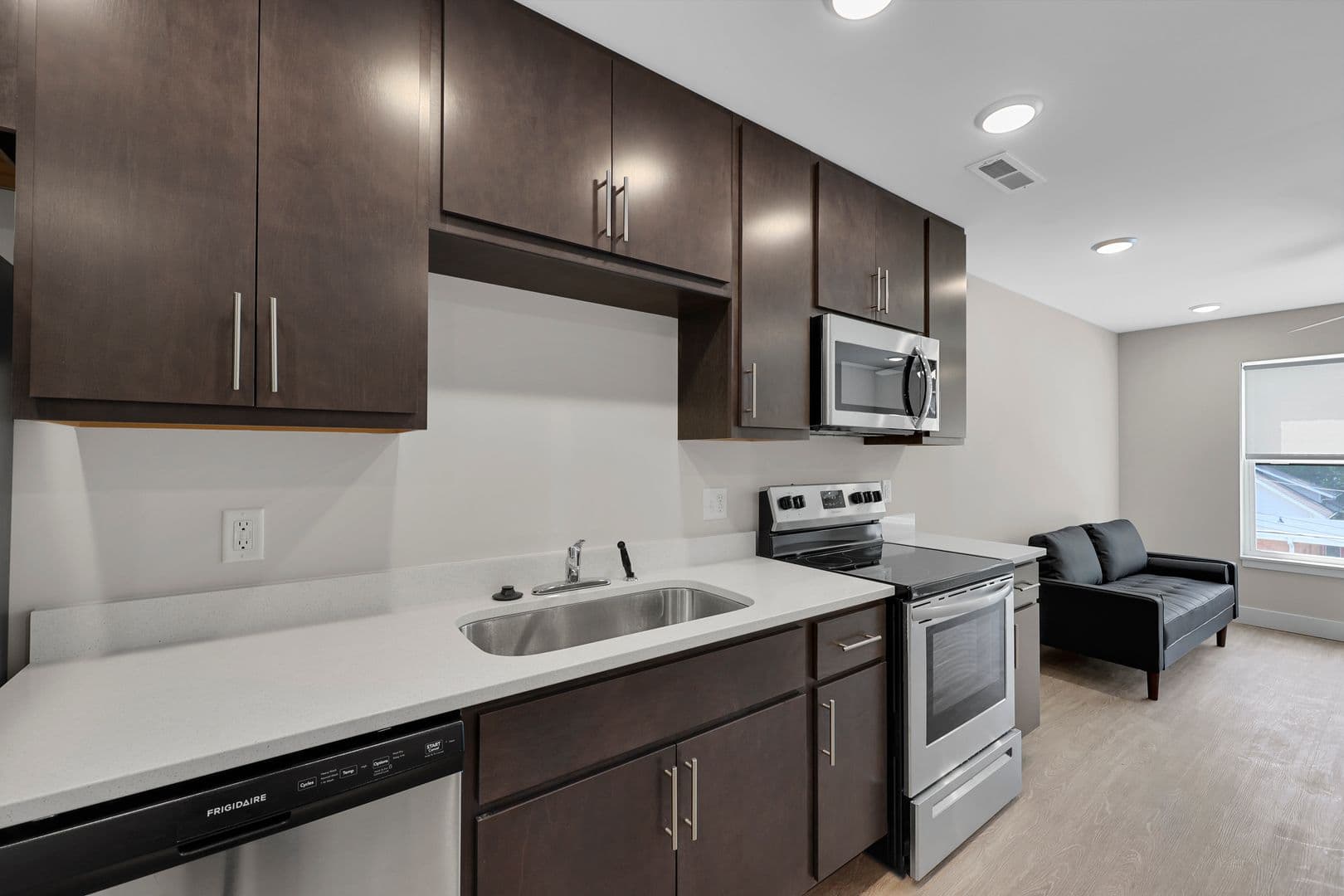 Urbana Apartment: 707 W Springfield Avenue