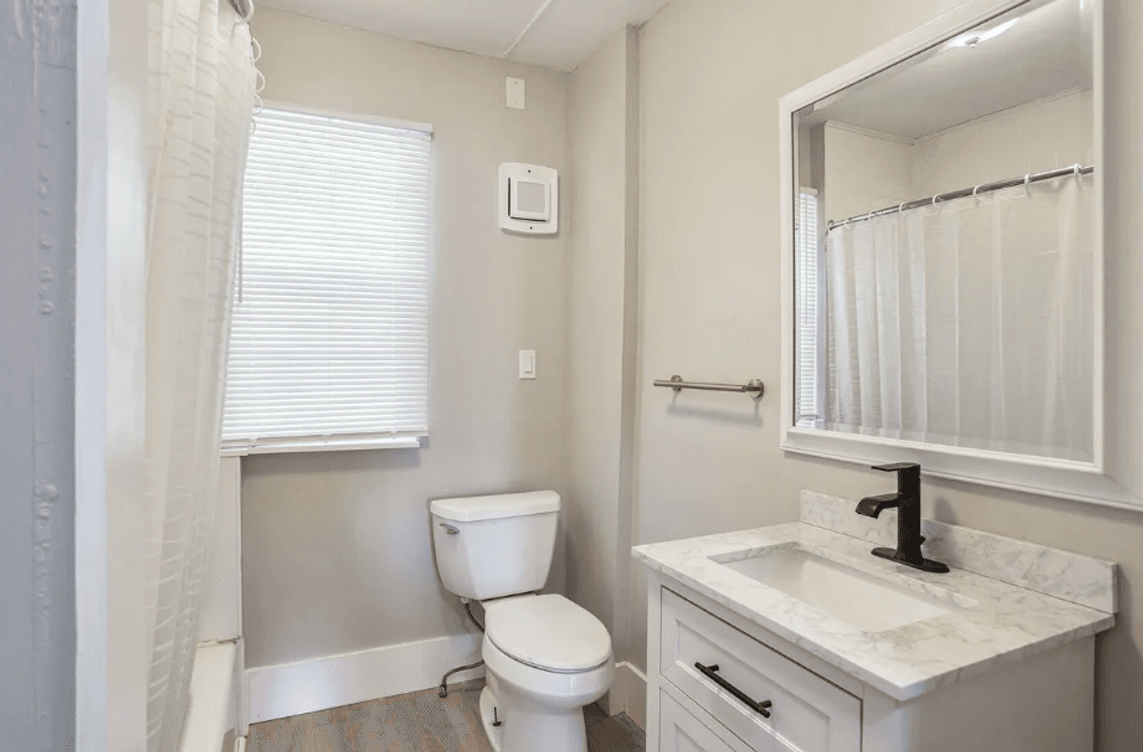 Champaign House: 506 E Church St