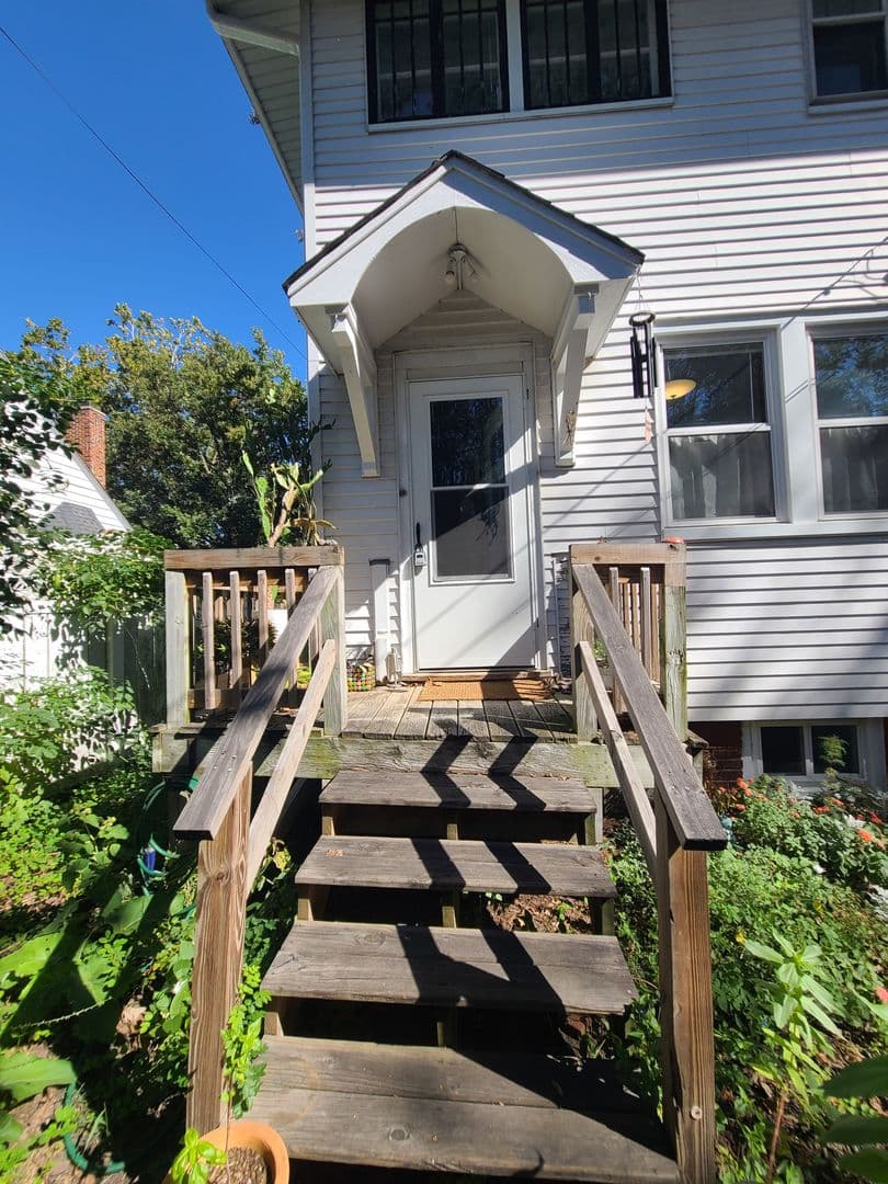 Champaign House: 609 S Prairie Ave