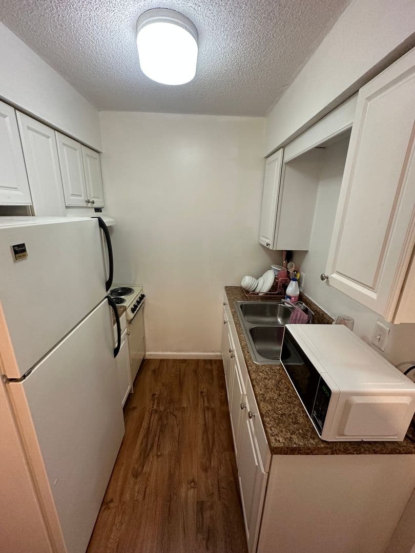 Urbana Apartment: 202 Hartle Avenue