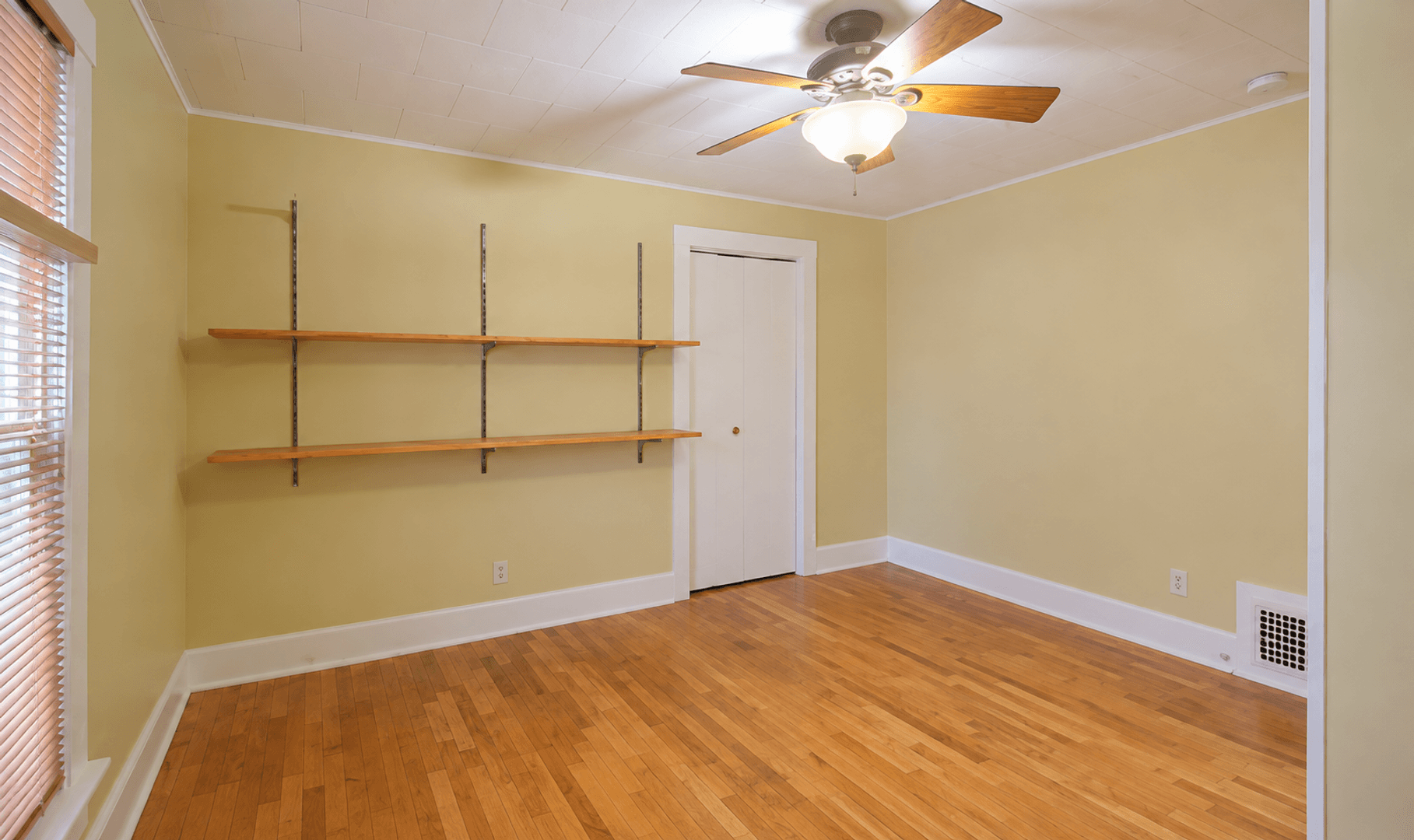 Urbana Apartment: 606 West Iowa Street