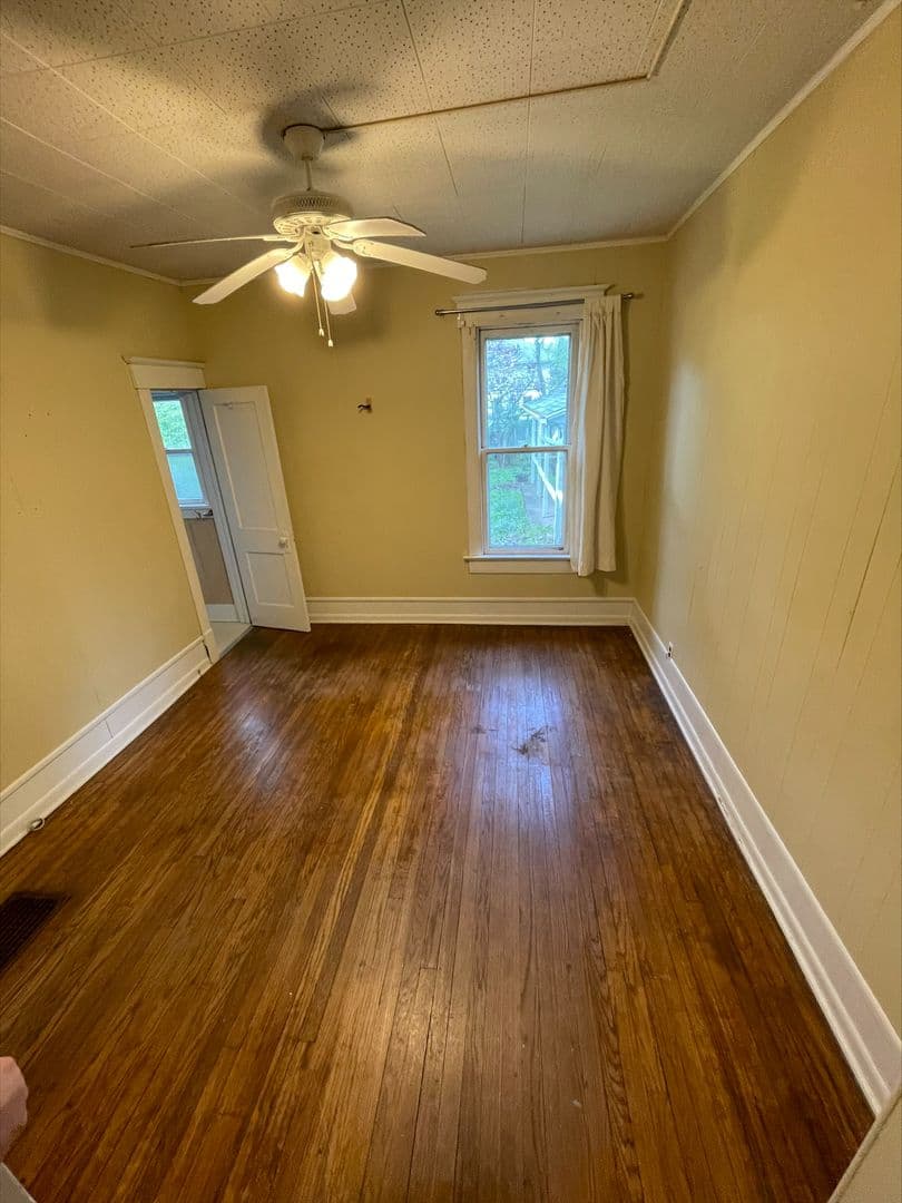 Urbana Apartment: 606 West Iowa Street