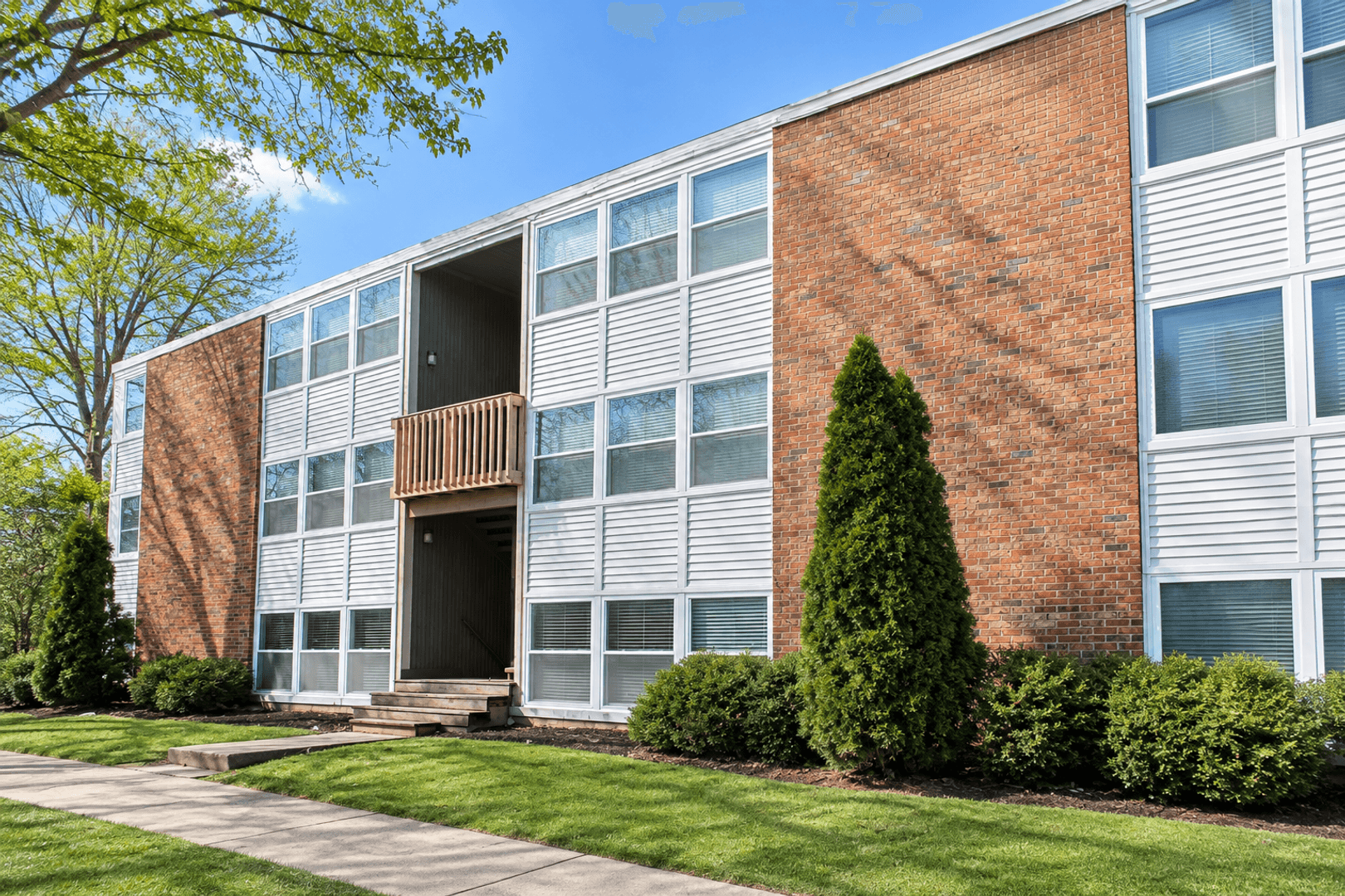 Champaign Apartment: 512 East Stoughton Street