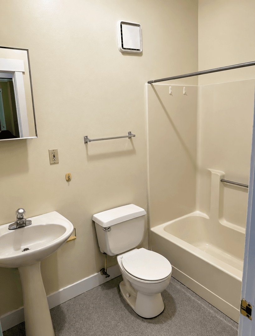 Urbana Apartment: 610 West Elm Street