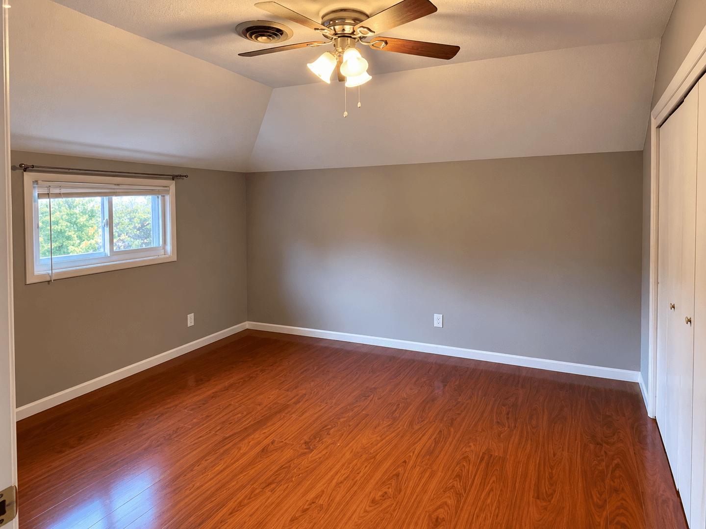 Urbana Apartment: 808 North Lincoln Avenue