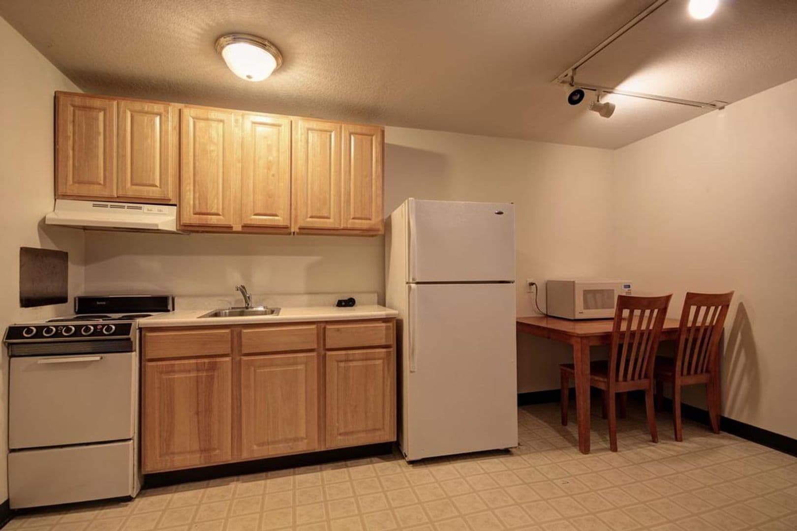 Urbana Apartment: 106 North Gregory Street