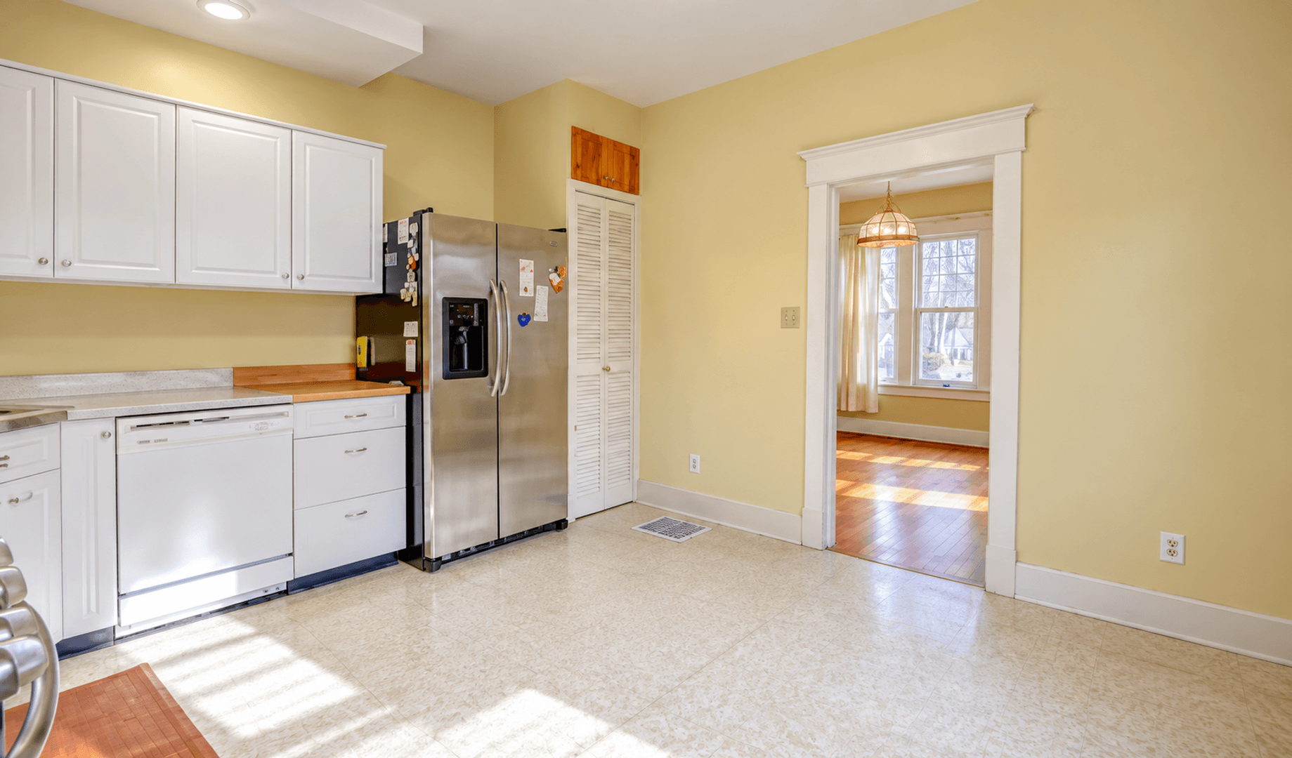 Urbana Apartment: 606 West Iowa Street