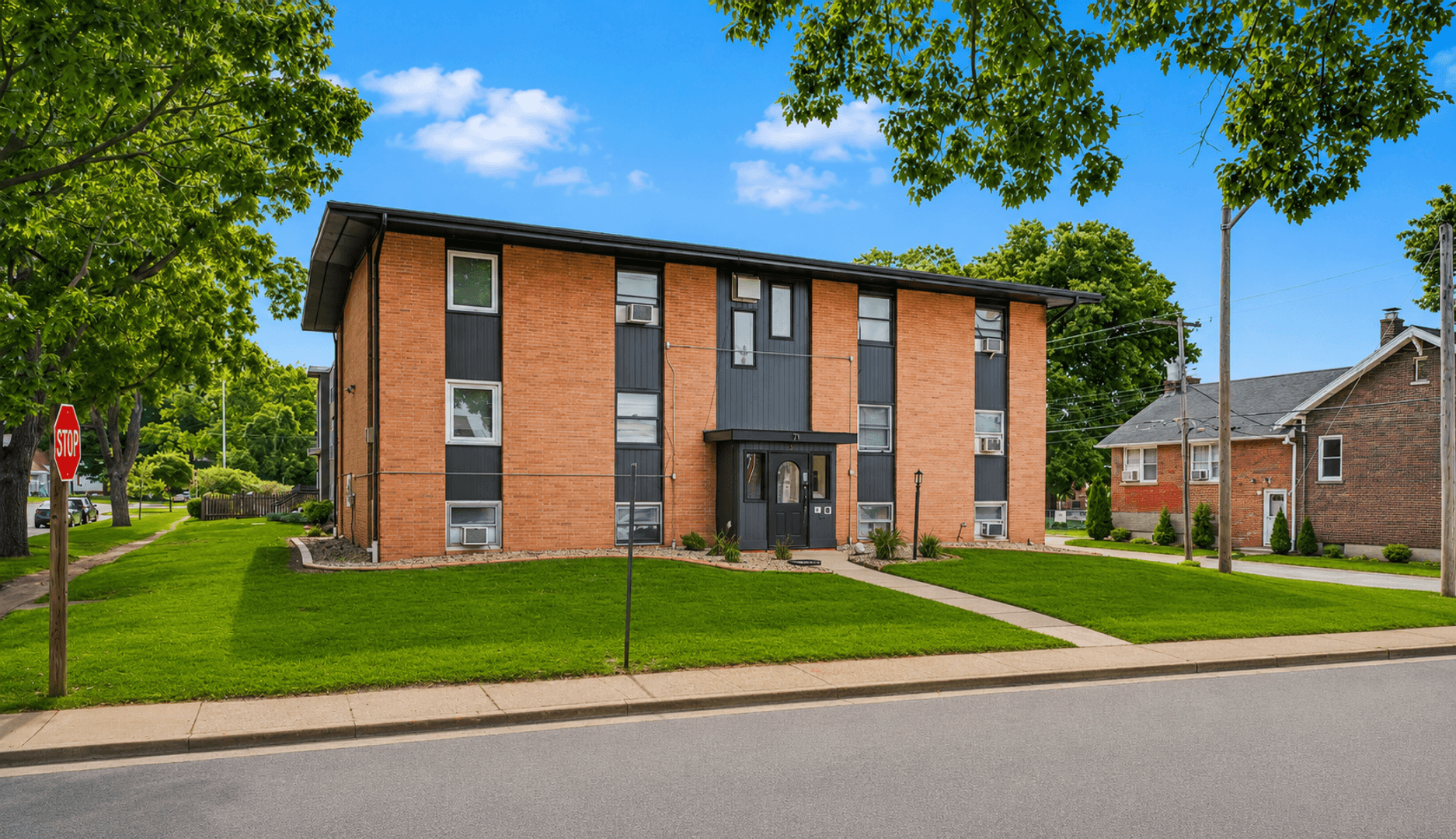 Urbana Apartment: 106 North Gregory Street