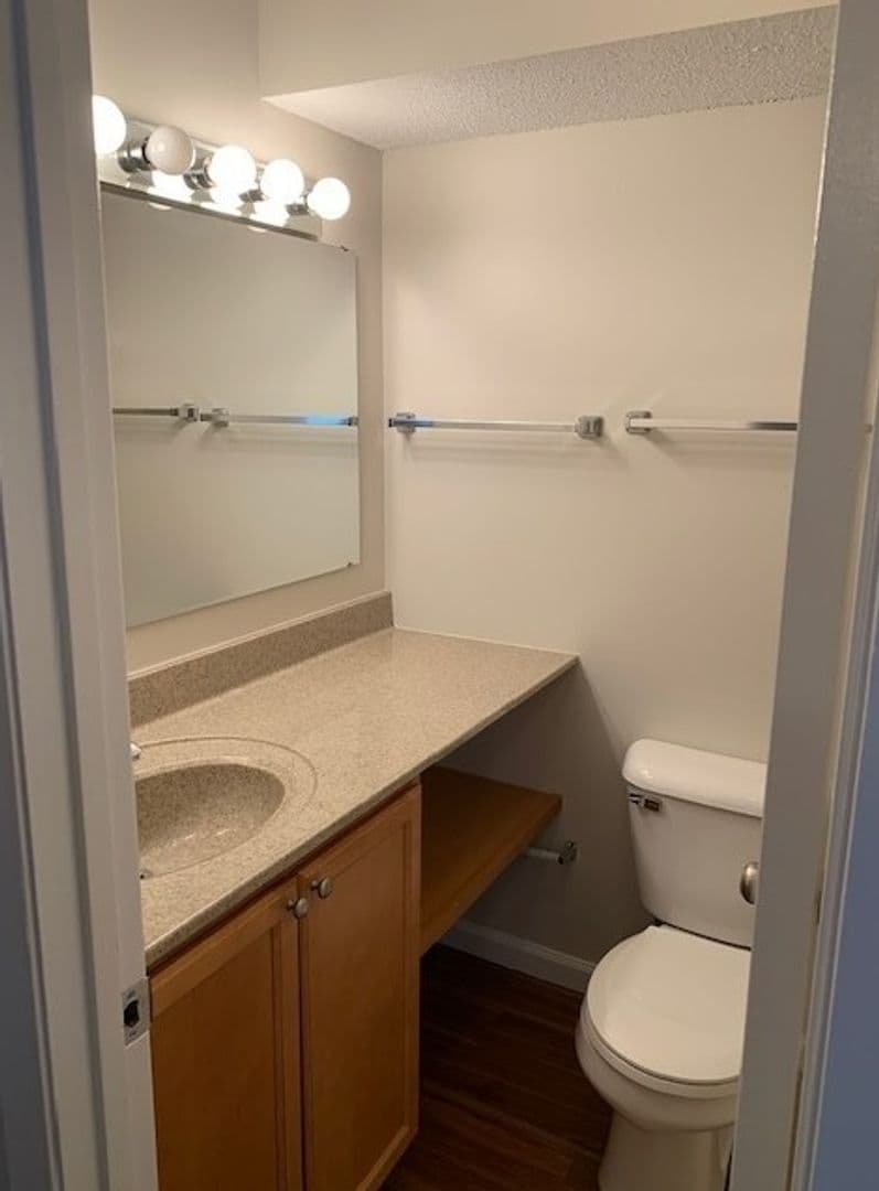 Urbana Apartment: 1003 W Stoughton Street