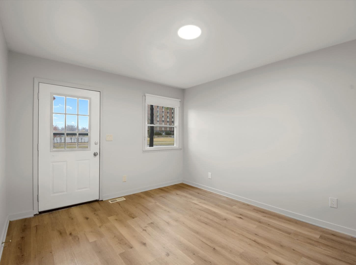 Charleston Apartment: 2216 9th Street