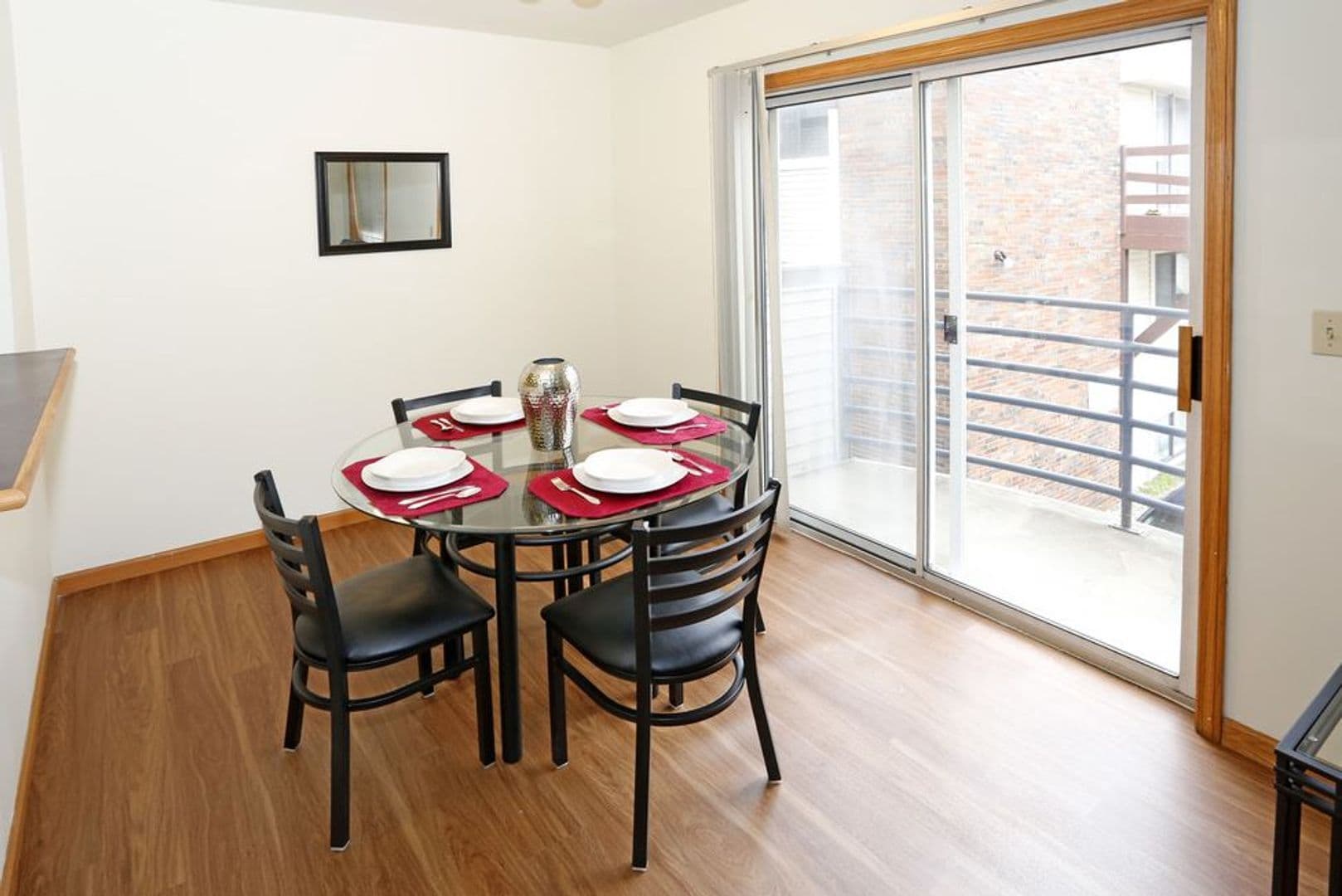 Urbana Apartment: 208 North Harvey Street
