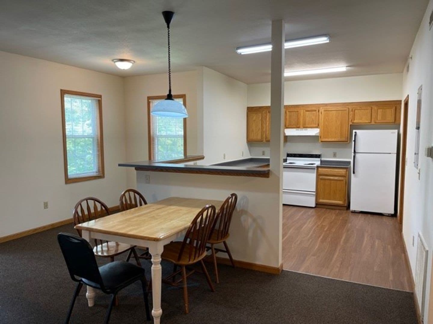 Urbana Apartment: 606 1/2 West Elm Street