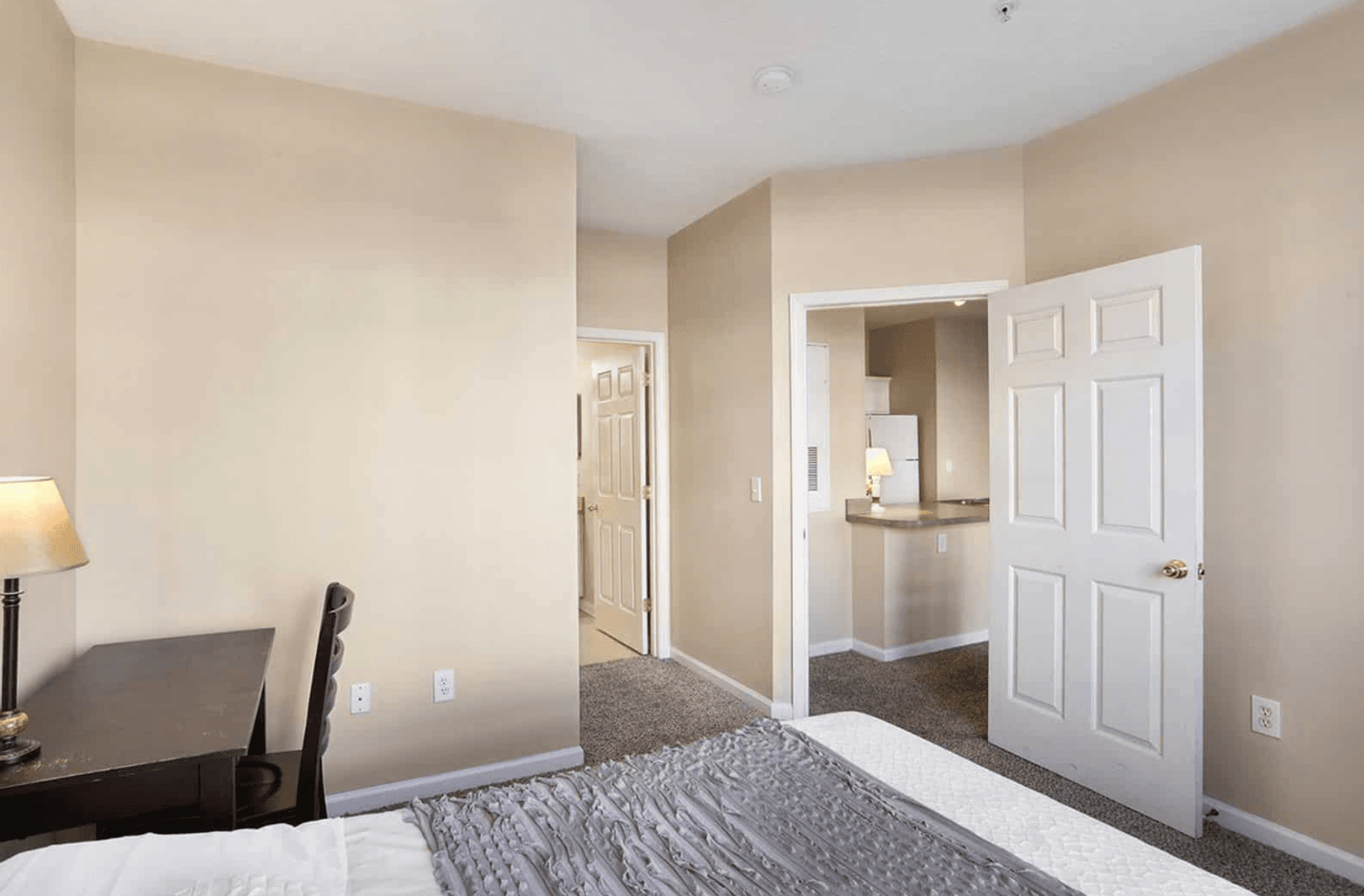 Urbana Apartment: 1905 N Lincoln Ave Unit 127