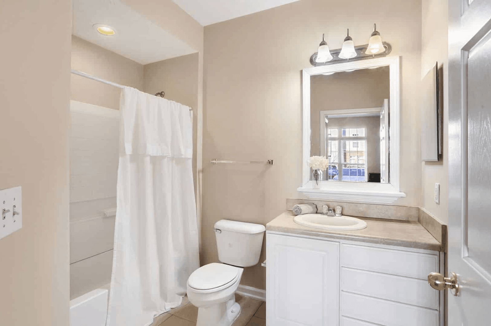 Urbana Apartment: 1905 N Lincoln Ave Unit 127