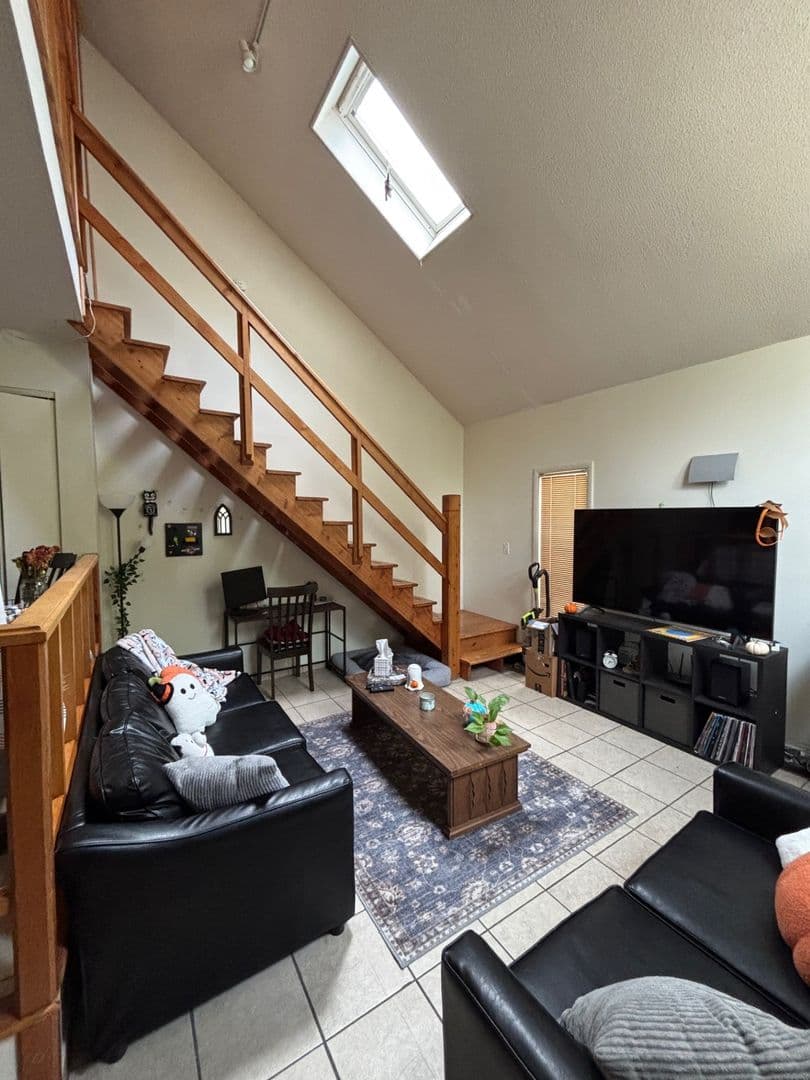 Urbana Apartment: 109 North Busey Avenue